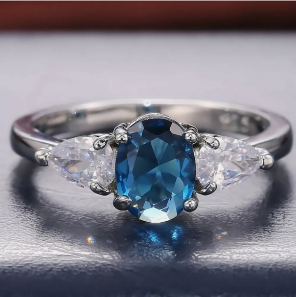 New Gorgeous Oval Cut Blue Ring - Picture 4 of 11